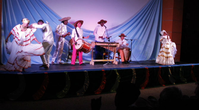 Linda Caldas anim� la apertura del Petronio �lvarez