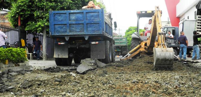 Barrio Primero de Mayo tambi�n se beneficia del bacheo