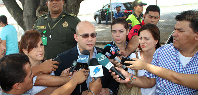 Autoridades cale�as refuerzan operativos de seguridad en centros comerciales