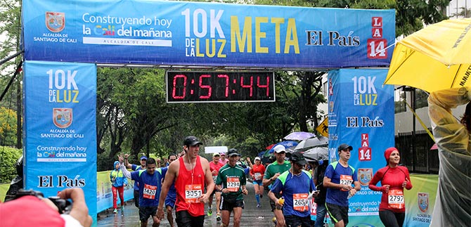 10K de la Luz calent� la ma�ana cale�a con seis mil corredores