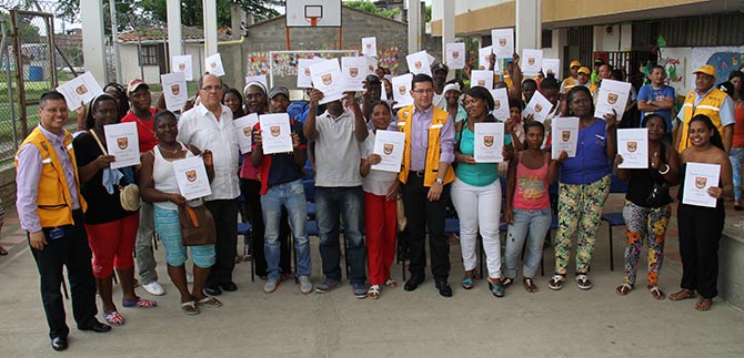 Administraci�n cumple con titulaci�n de m�s casas a m�s familias