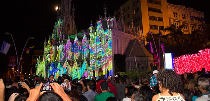 Magia cale�a se prendi� con el alumbrado este domingo