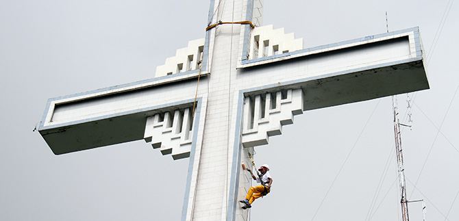 Cerros tutelares y dem�s monumentos se enlucen para fiestas decembrinas