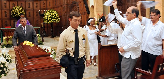 Cale�os dieron un sentido adi�s al creador del Festival Petronio �lvarez