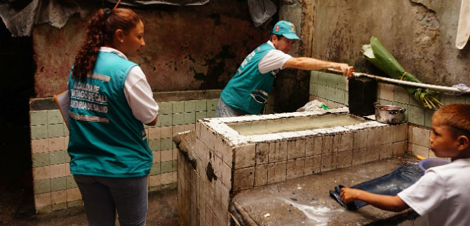 Salud de Cali inspeccion� vivienda de comunidad embera en Cali