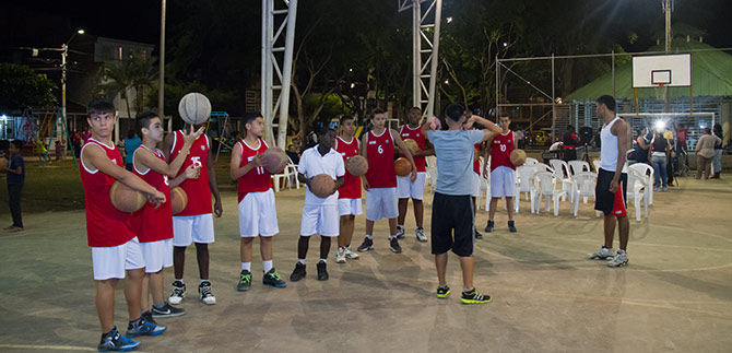 Luz blanca mejora seguridad en parques,  zonas verdes y v�as de la comuna 15