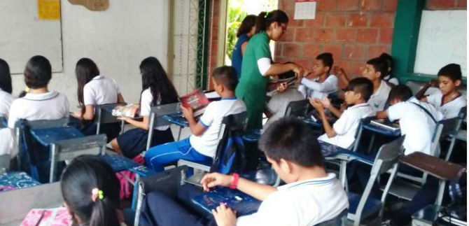 Gobierno promueve derechos de los ni�os en colegios de ladera de Cali