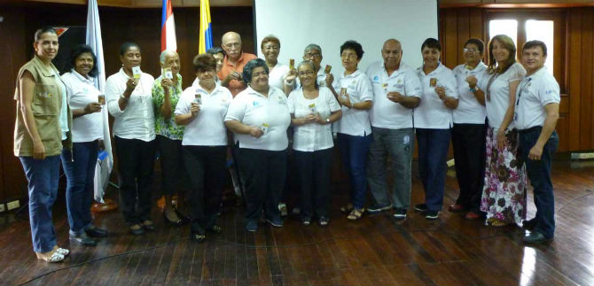 400 tarjetas del MIO fueron entregadas a los adultos mayores