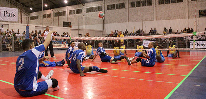 Con lleno total comenz� la Copa Nacional de Voleibol Sentado en Cali