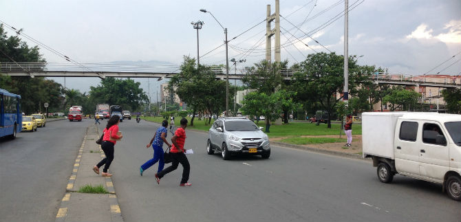 Fundaci�n EKolectivo y Tr�nsito emprenden campa�a en pro de los peatones