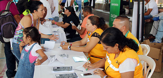 Alcald�a abre Feria de Servicios en la plazoleta del CAM, con oferta educativa del Sena