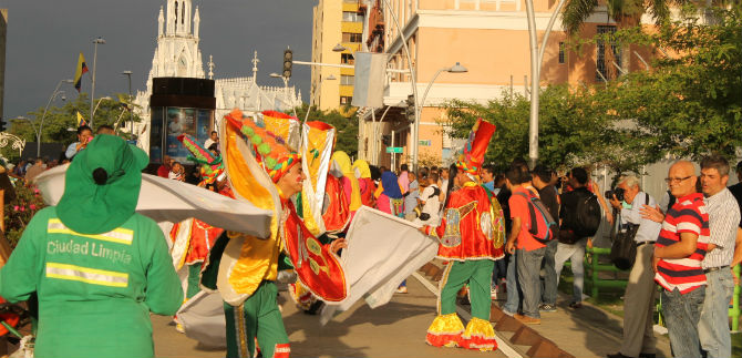 Asistentes a Bienal Internacional disfrutan una ciudad limpia en la Calle de la Danza