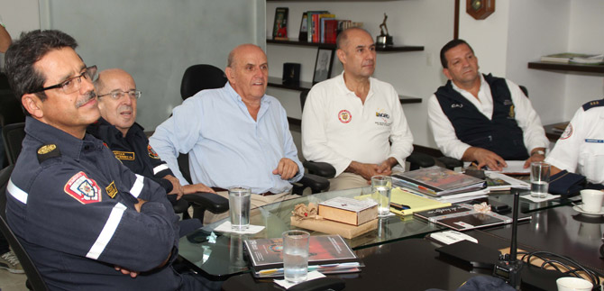 Alcald�a de Cali apoya actividades de Bomberos y Cruz Roja