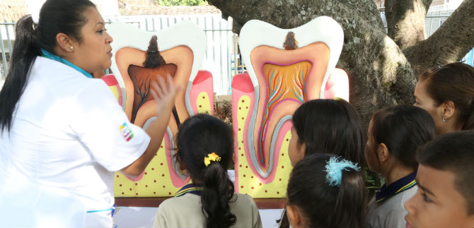 Acomp��enos al II d�a de la prevenci�n de la caries dental