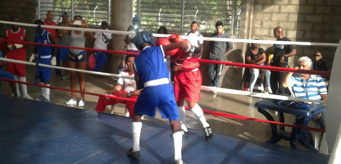 Con siete combates debut� el boxeo en los Juegos Municipales