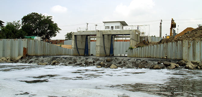 Emcali contin�a obras para reducir riesgo de inundaci�n en la ciudad