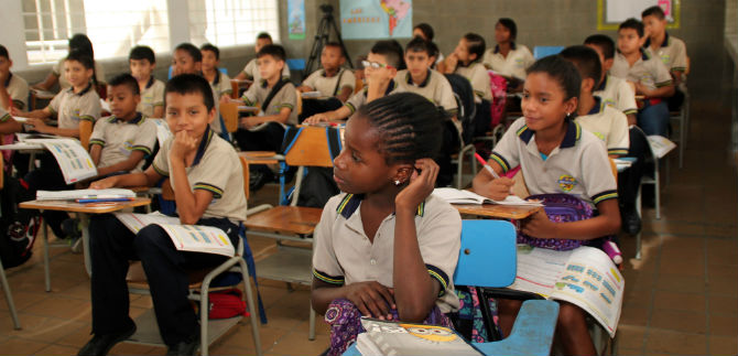 No paremos nuestro compromiso es con la educaci�n de nuestros estudiantes, Luz Elena Azc�rate