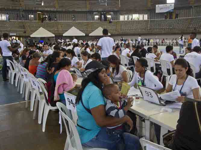 �Beneficiarios de �M�s Familias en Acci�n� deben ir a inscribirse en el Coliseo El Pueblo por las ventajas que pueden obtener�