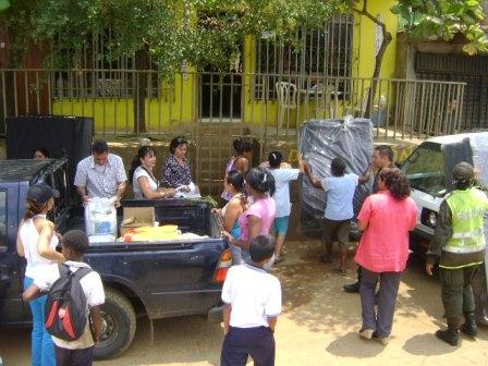 Damnificados por inundaci�n en La Buitrera cuentan con ayudas humanitarias