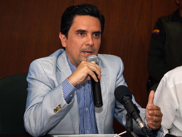 �La Alcald�a debe cumplir procedimientos legales por la sobretasa bomberil�