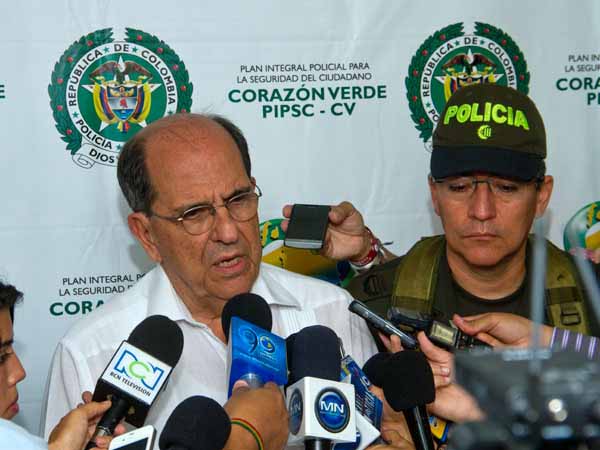 El Alcalde de Cali presenta 200 nuevos polic�as y medidas de seguridad