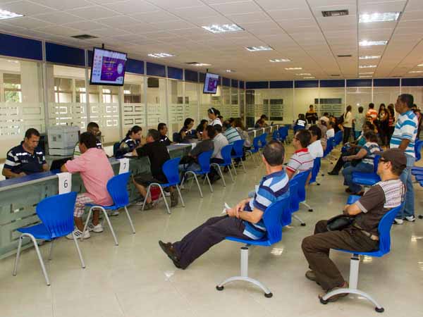 Ciudadanos acudieron este s�bado a pagar sus impuestos, pensando en el desarrollo de Cali