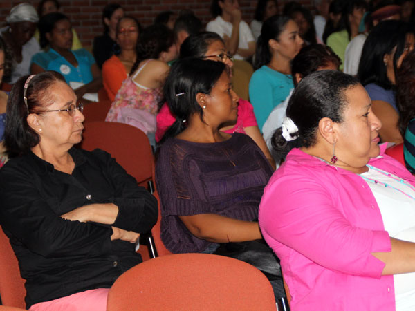 Hoy, conversatorios por el mes de la mujer