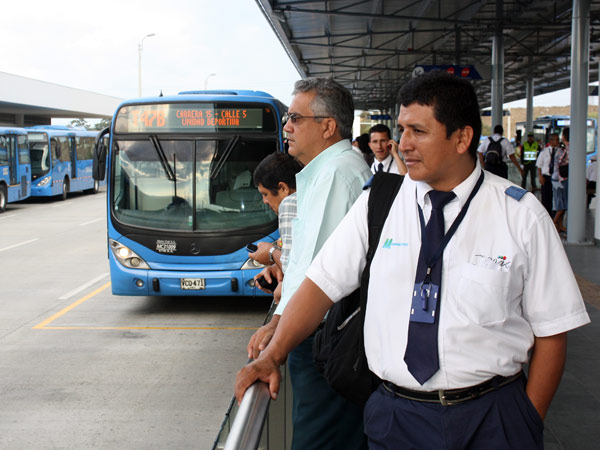 Operadores del MIO se capacitan en calidad del servicio