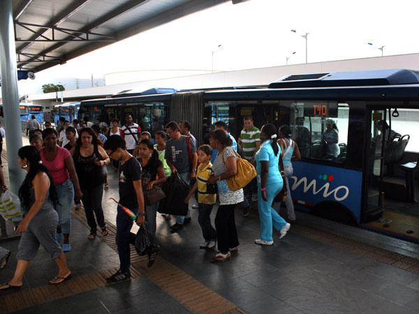 D�a de tributos a las mujeres en estaciones del MIO, el CAM, el Concejo y en el nororiente