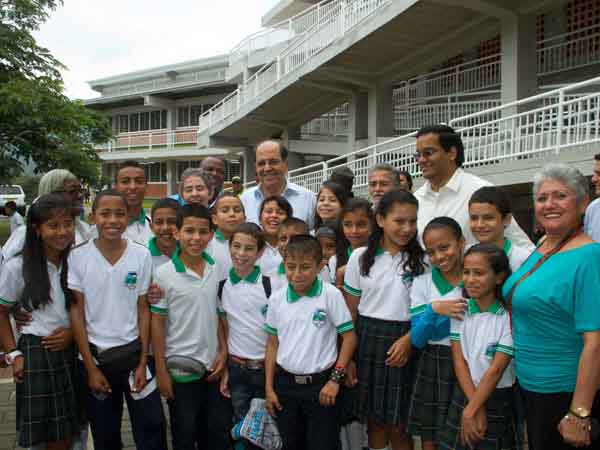 Voces de alegr�a por  la inauguraci�n de la instituci�n educativa Montebello