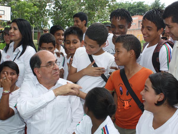 �Jornada Escolar Complementaria� beneficiar� en este 2013 a unos 2.000 ni�os del oriente cale�o