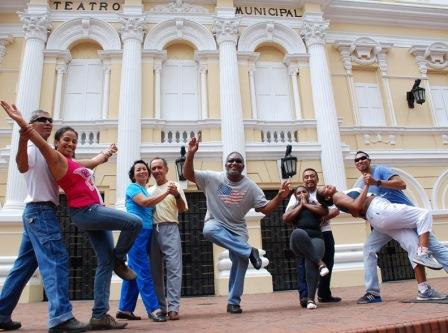 Bailar salsa no tiene l�mites: profesor invidente ense�a a personas con discapacidad visual