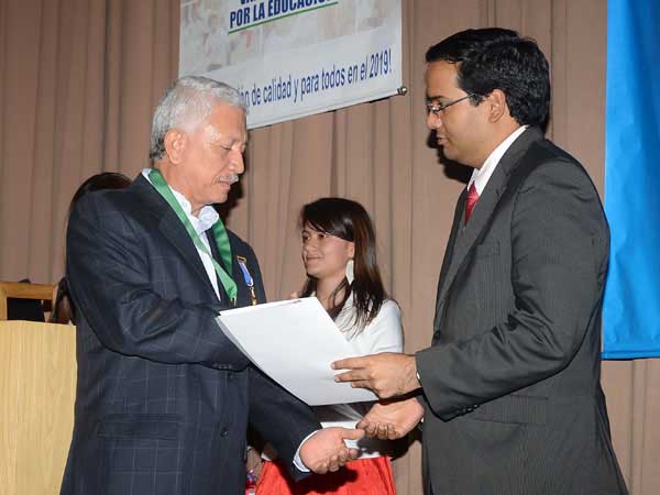 Docente de instituci�n educativa de Cali, el primero entre 1.700 maestros del Valle del Cauca