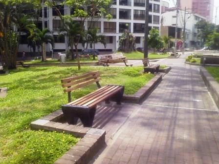 Ordenamiento Urban�stico cambia bancas del parque del barrio El Pe��n