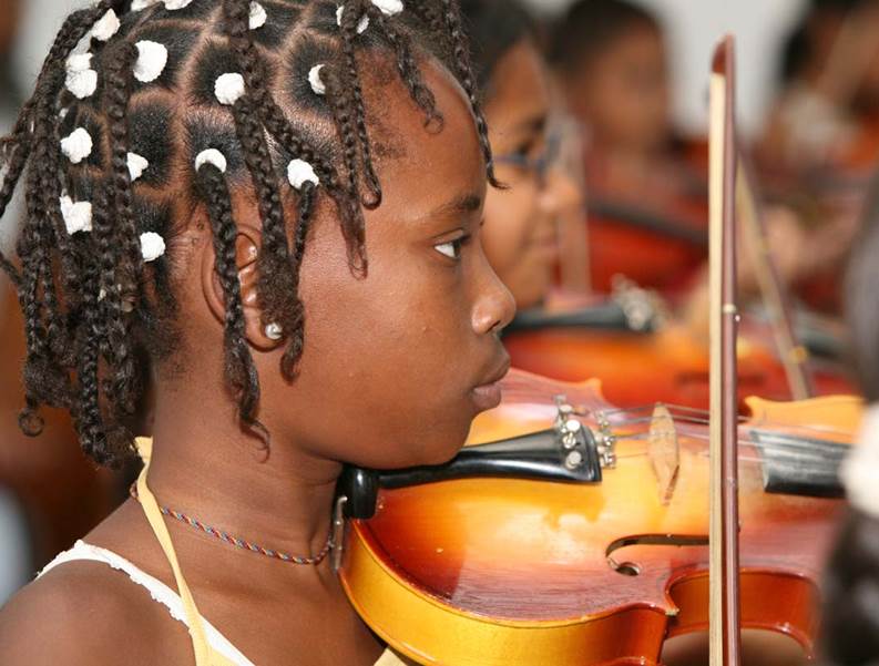 M�s de 2.000 ni�os de colegios privados disfrutaron �Siloescuchas�, en el Teatro Municipal