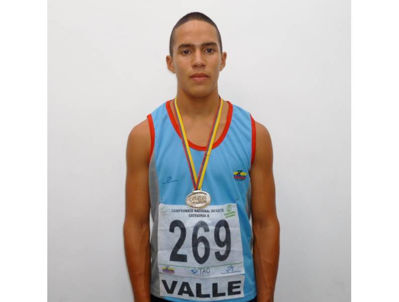 Oro en atletismo para estudiante de la instituci�n educativa oficial Santo Tomas
