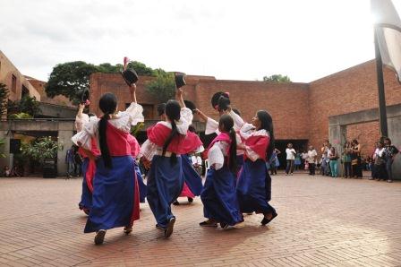 Cabildos ind�genas de Cali le rinden tributo al sol