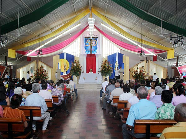 El Alcalde y habitantes del barrio El Guabal conmemoraron medio siglo de la iglesia San Juan Bautista