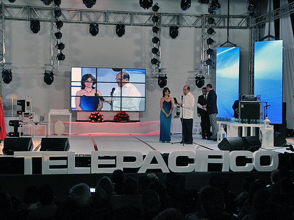El Alcalde de Cali rindi� tributo a Telepac�fico por sus 25 a�os