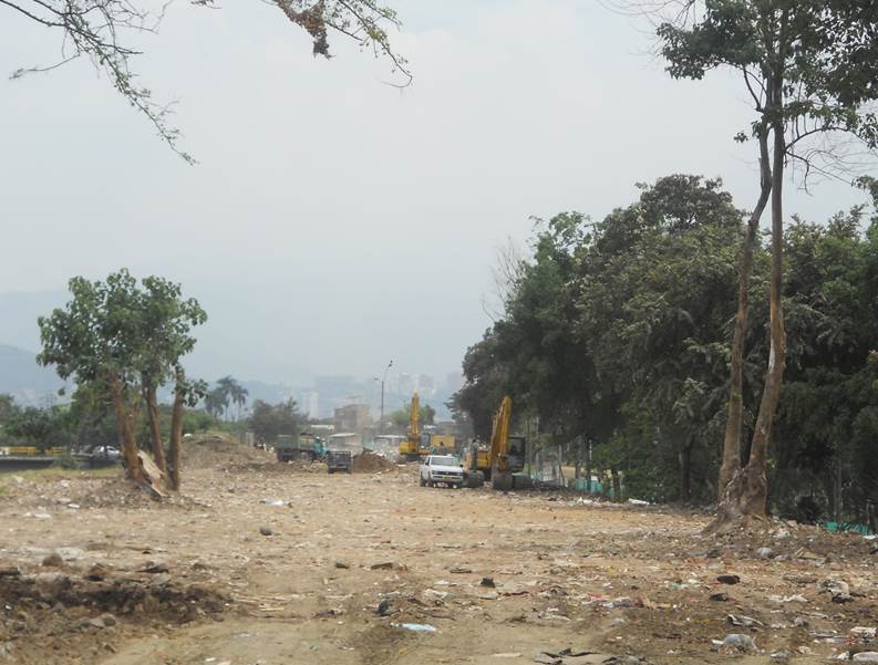 El Dagma les cumpli� a Cali y a los Juegos Mundiales, limpiando la escombrera de la cra. 50