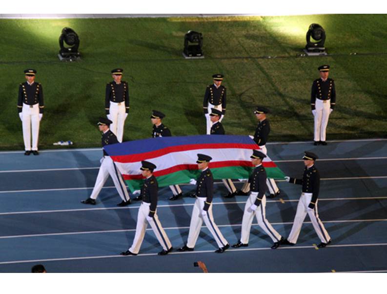 En la inauguraci�n de los Juegos Mundiales, la Fuerza A�rea dej� volar el orgullo cale�o