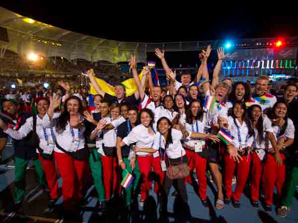 3.500 voluntarios de los World Games 2013  felices por desfilar en la clausura
