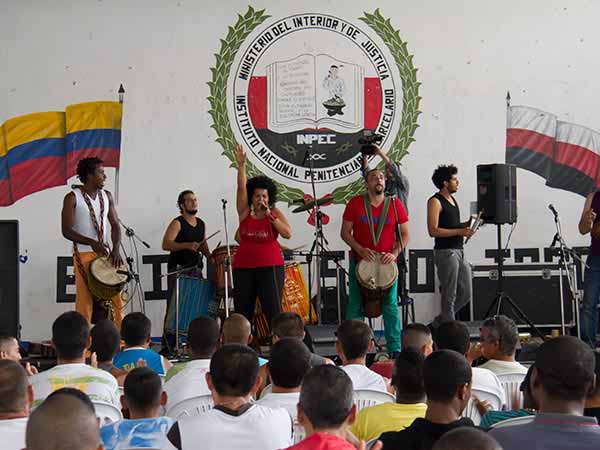 Africali deleit� a los internos de la C�rcel de Villa Hermosa