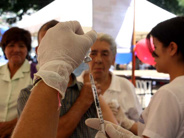 Cali cumple exitosamente con jornada de vacunaci�n