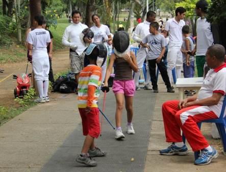 La Esgrima se tom� la ciclovida de la Comuna 2 con  L�Escrime Club Deportivo