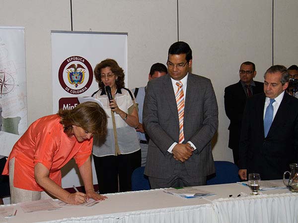 Ministra firm� Pacto por la Calidad de la Educaci�n Superior en Cali
