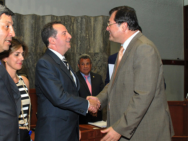 Alcald�a y Concejo apoyan donaci�n de �rganos: condecoran a Jefe de Unidad de Transplantes