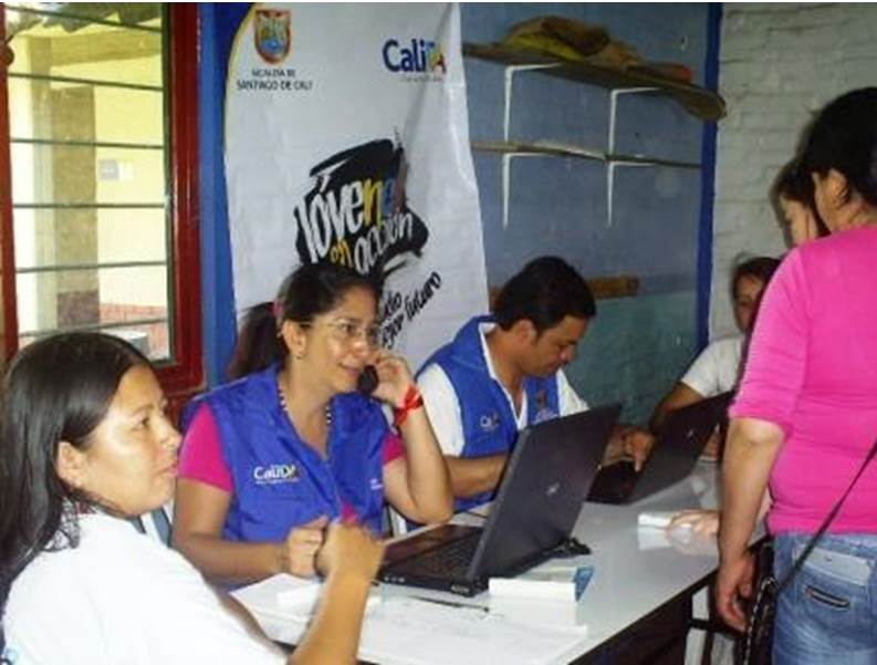 Contin�an inscripciones de estudiantes de grado para programa de J�venes en Acci�n