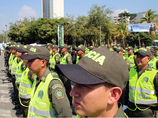 Gobierno de Santiago de Cali exalta labor de la Polic�a y condecora a 120 de sus integrantes