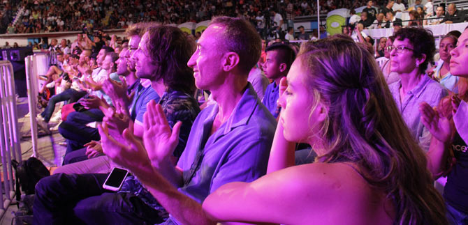 Periodistas internacionales le siguen el paso al Festival Mundial de la Salsa